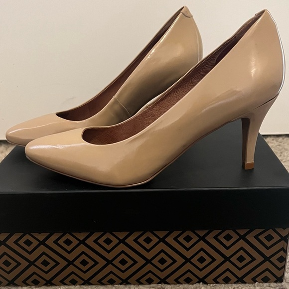 Corso Como Tan Linden Almond Toe Pumps Size 6 - Picture 3 of 6